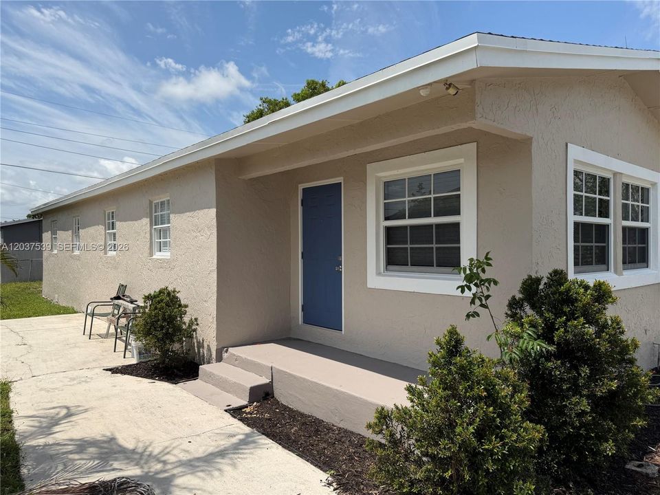 For Sale: $439,900 (4 beds, 2 baths, 1426 Square Feet)