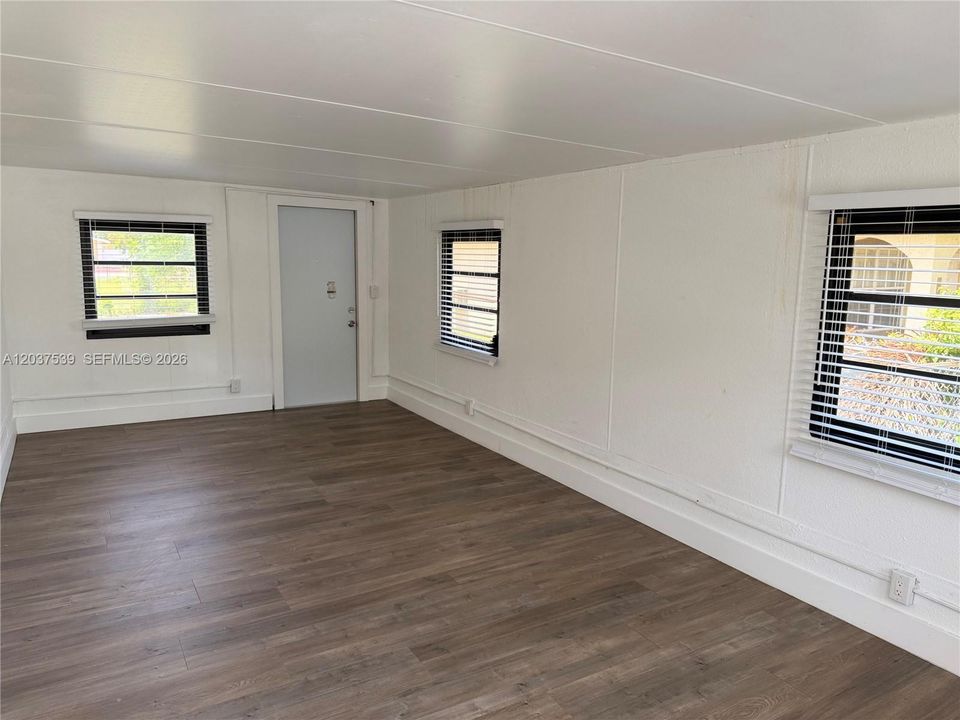 For Sale: $439,900 (4 beds, 2 baths, 1426 Square Feet)