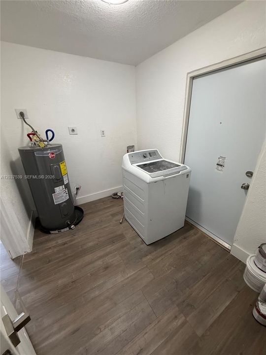 For Sale: $439,900 (4 beds, 2 baths, 1426 Square Feet)