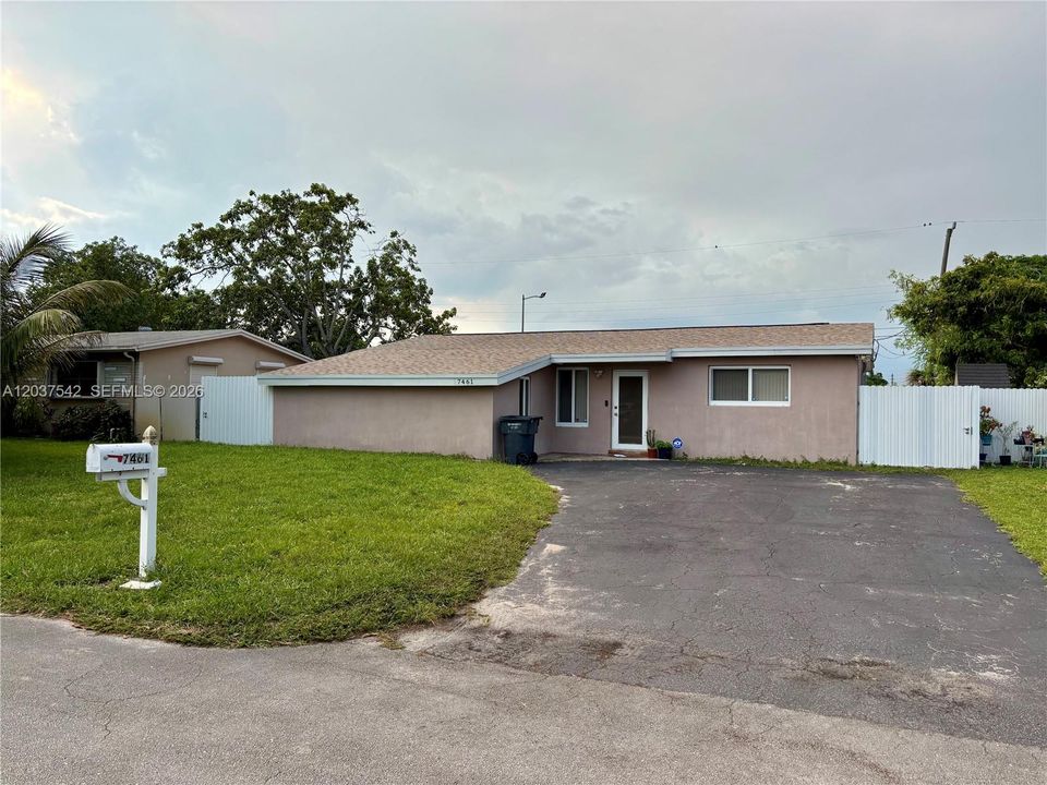 For Sale: $559,900 (4 beds, 2 baths, 1608 Square Feet)