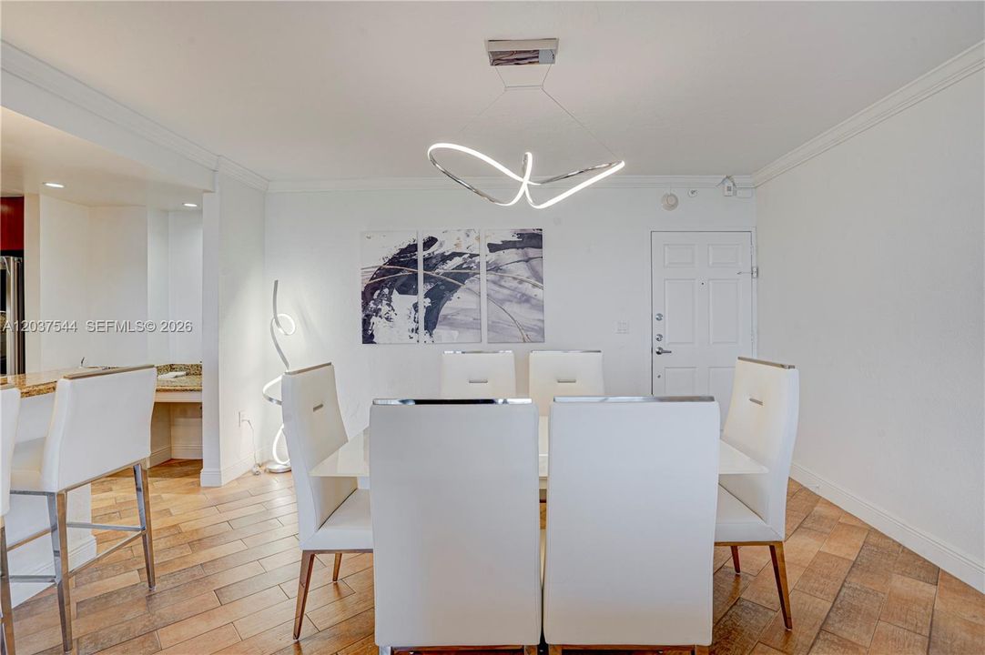 For Sale: $420,000 (1 beds, 1 baths, 950 Square Feet)