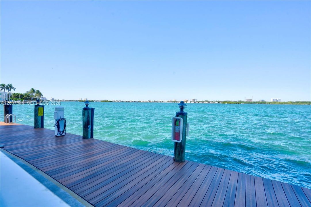 For Sale: $420,000 (1 beds, 1 baths, 950 Square Feet)
