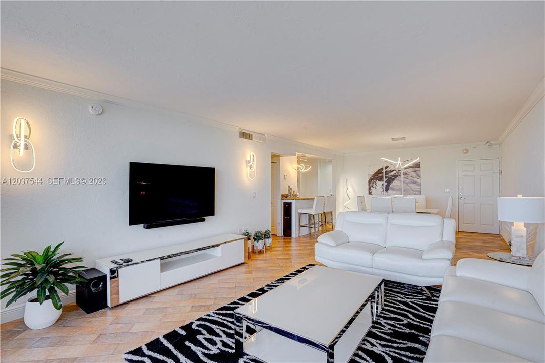 For Sale: $420,000 (1 beds, 1 baths, 950 Square Feet)