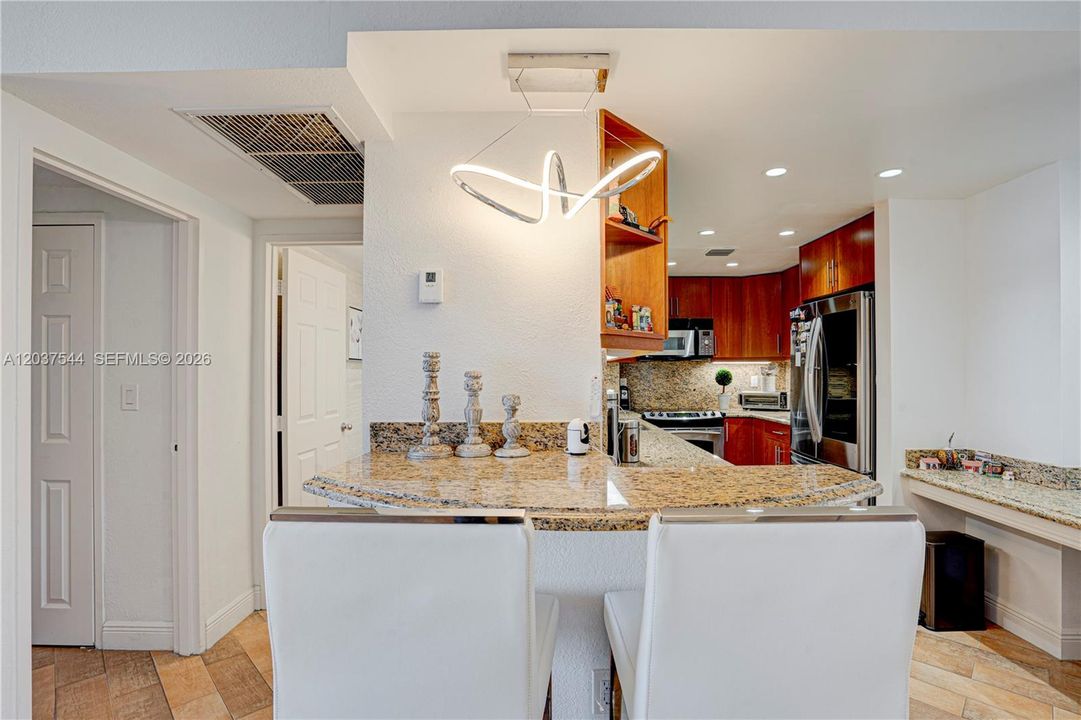 For Sale: $420,000 (1 beds, 1 baths, 950 Square Feet)