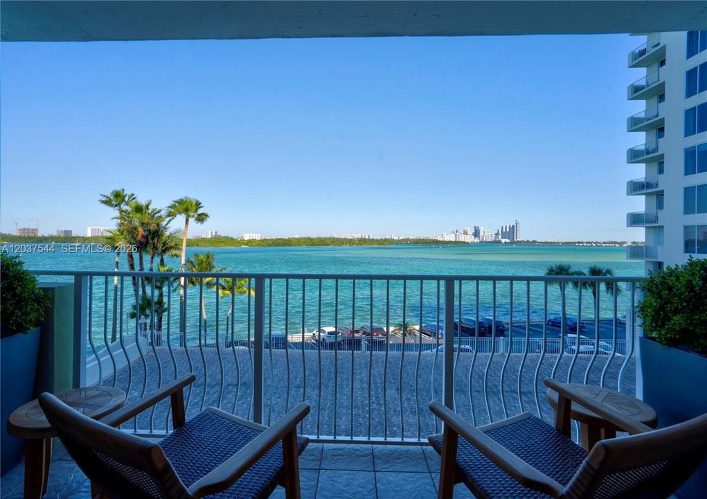 For Sale: $420,000 (1 beds, 1 baths, 950 Square Feet)