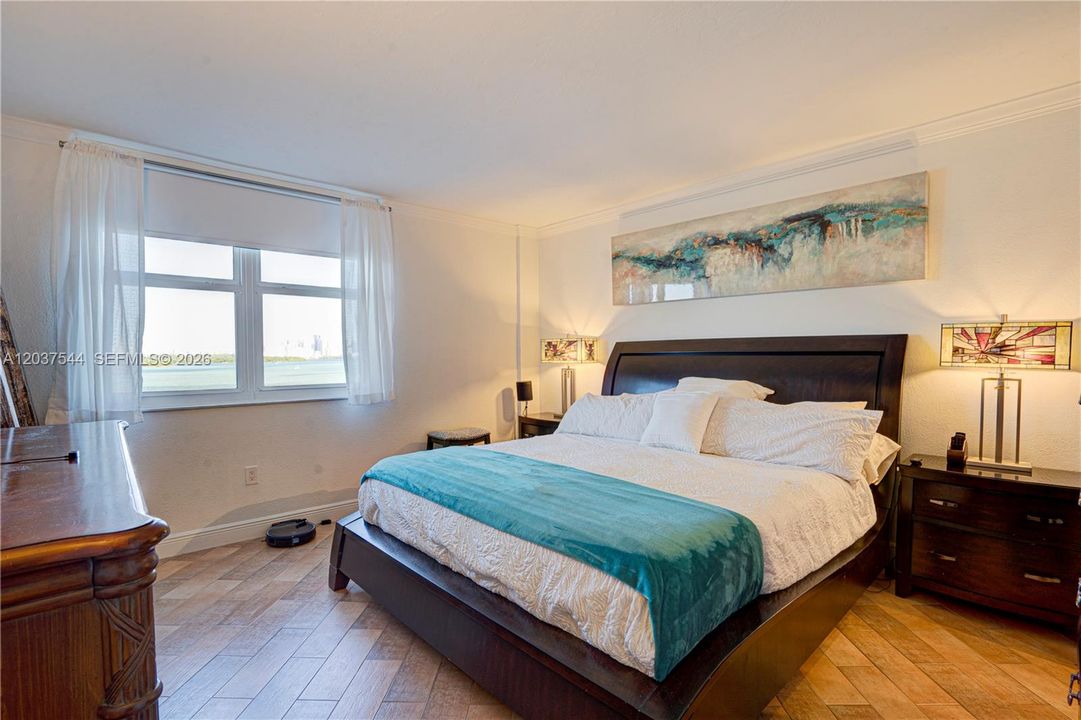 For Sale: $420,000 (1 beds, 1 baths, 950 Square Feet)