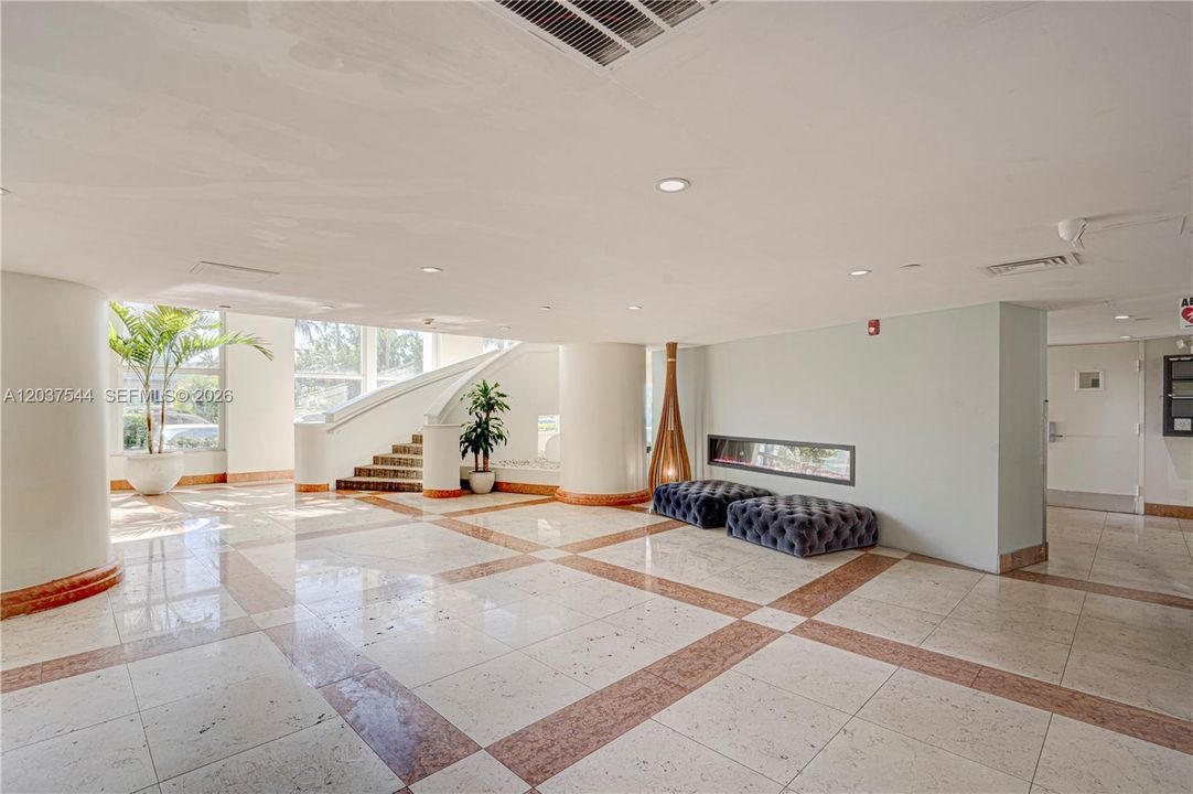 For Sale: $420,000 (1 beds, 1 baths, 950 Square Feet)