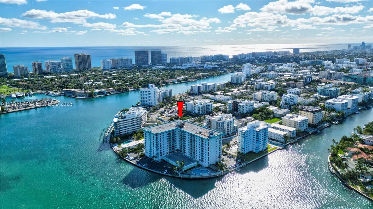 For Sale: $420,000 (1 beds, 1 baths, 950 Square Feet)