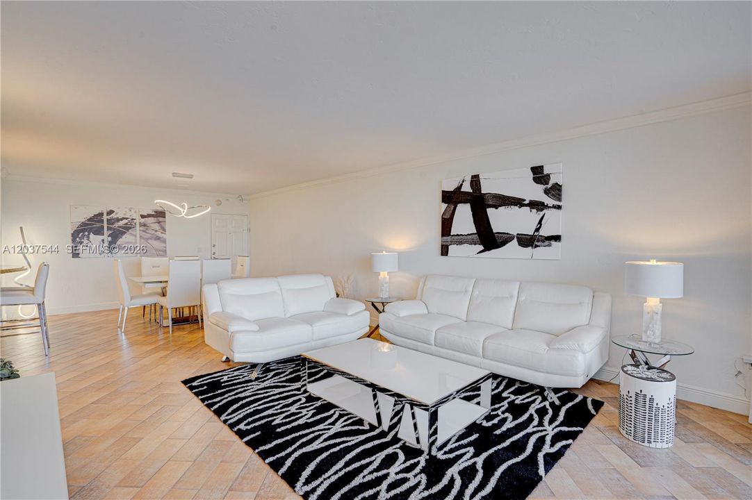 For Sale: $420,000 (1 beds, 1 baths, 950 Square Feet)
