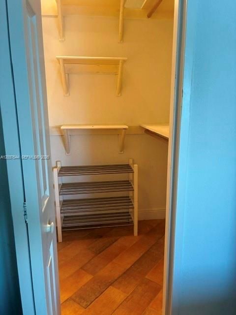 For Sale: $420,000 (1 beds, 1 baths, 950 Square Feet)