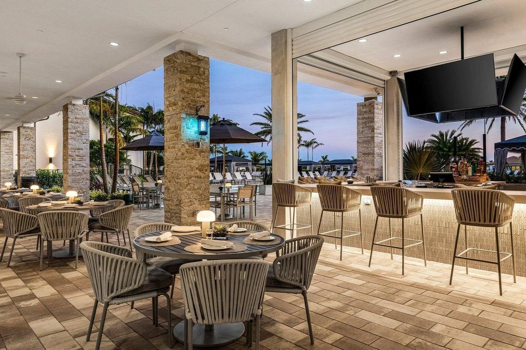OUTDOOR CAFE