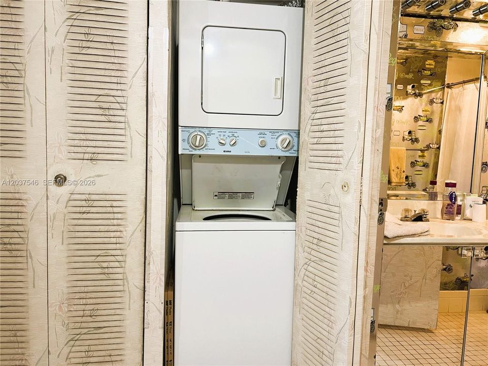 待售: $195,000 (2 贝兹, 2 浴室, 1196 平方英尺)