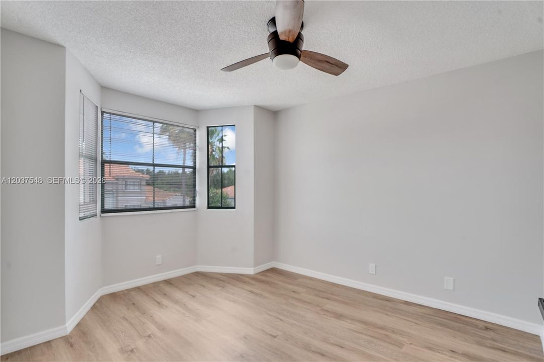 For Sale: $469,900 (4 beds, 2 baths, 1812 Square Feet)