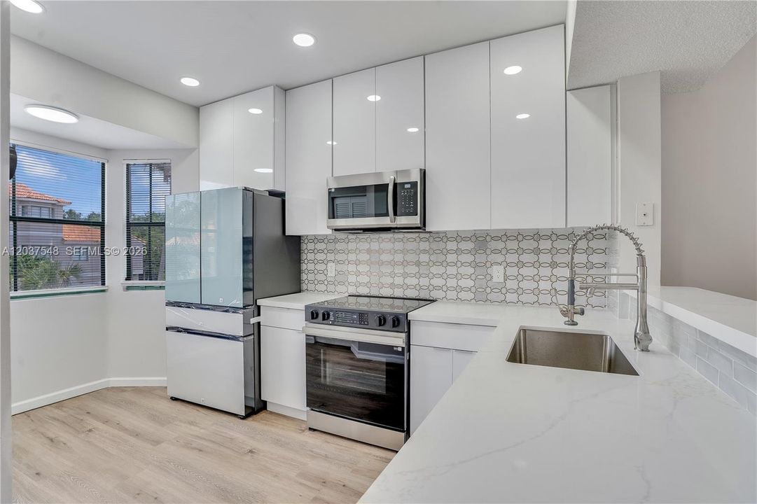 For Sale: $469,900 (4 beds, 2 baths, 1812 Square Feet)