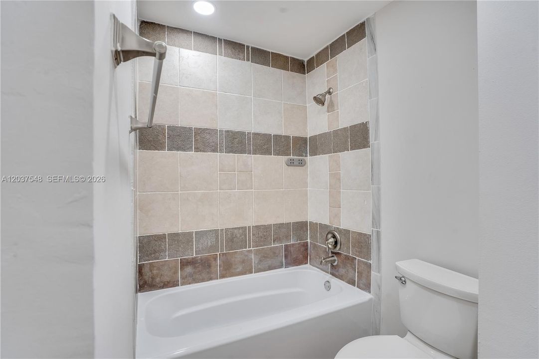 2 BEDROOM