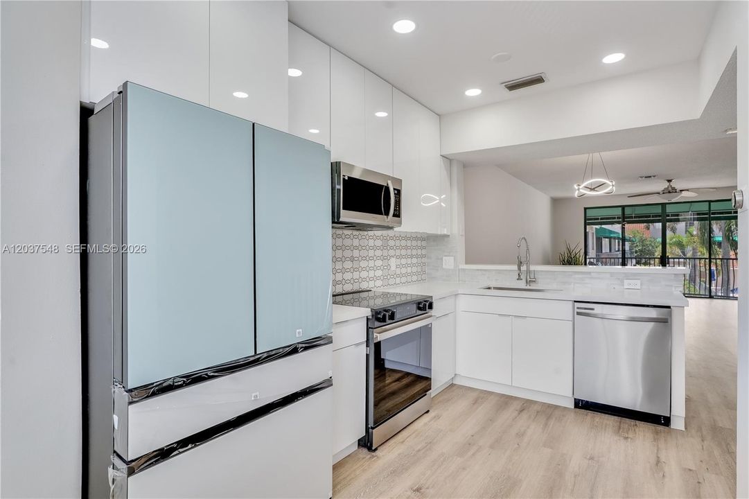 For Sale: $469,900 (4 beds, 2 baths, 1812 Square Feet)