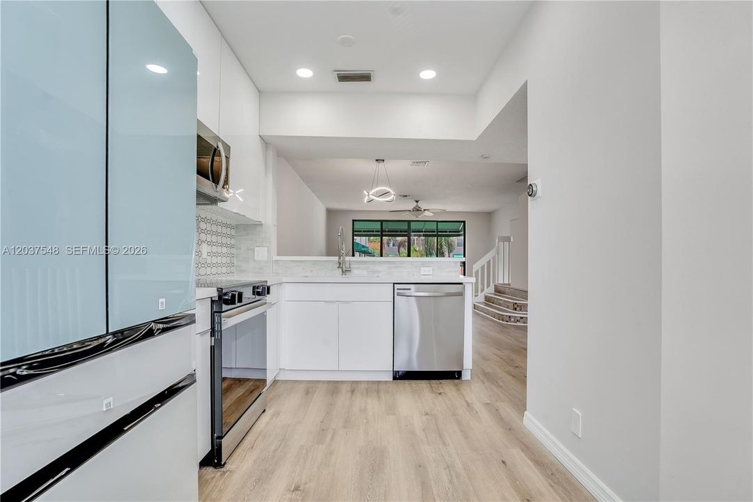 For Sale: $469,900 (4 beds, 2 baths, 1812 Square Feet)