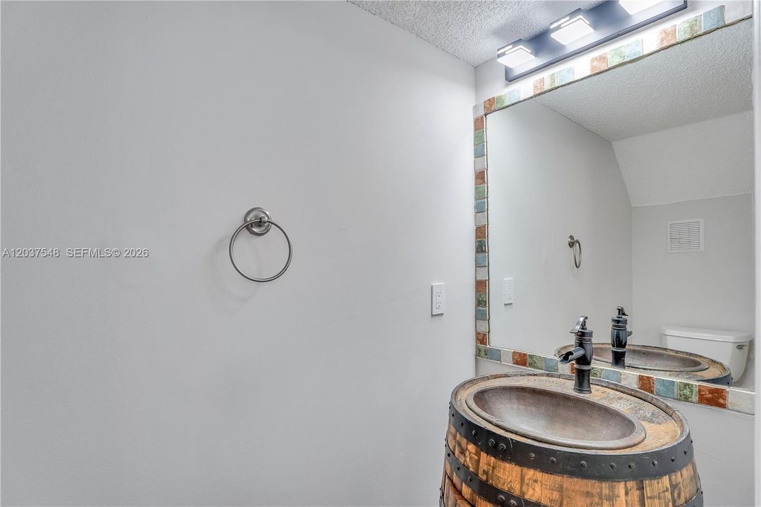 For Sale: $469,900 (4 beds, 2 baths, 1812 Square Feet)