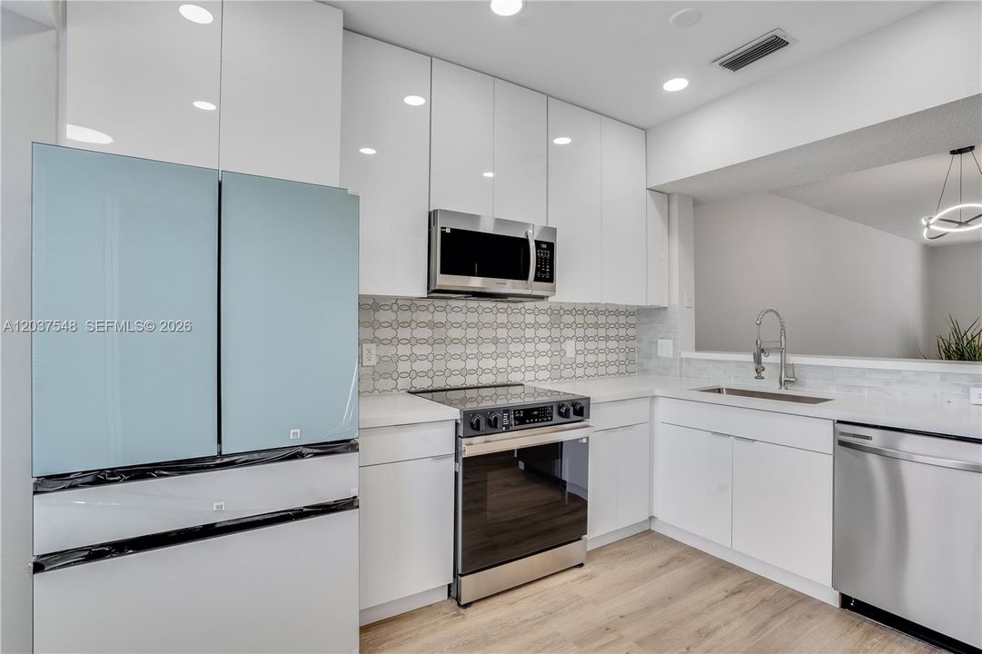 For Sale: $469,900 (4 beds, 2 baths, 1812 Square Feet)