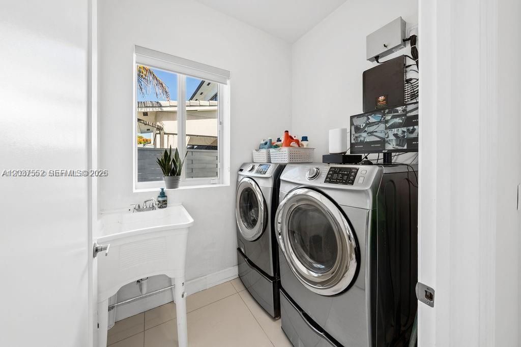 For Rent: $9,995 (4 beds, 4 baths, 2650 Square Feet)
