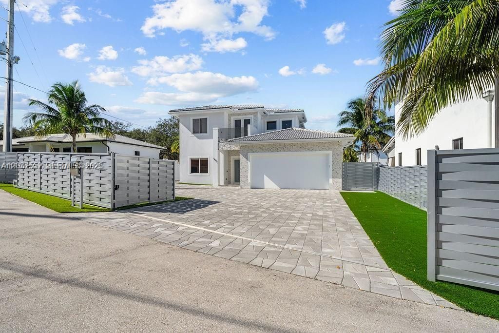 For Rent: $9,995 (4 beds, 4 baths, 2650 Square Feet)