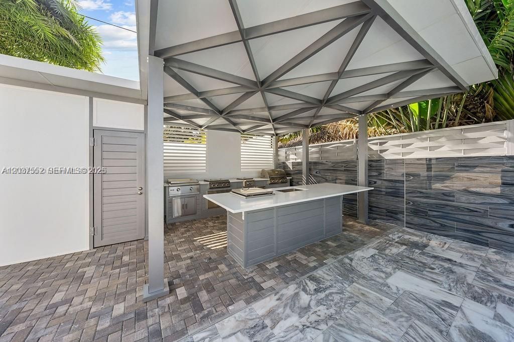 For Rent: $9,995 (4 beds, 4 baths, 2650 Square Feet)