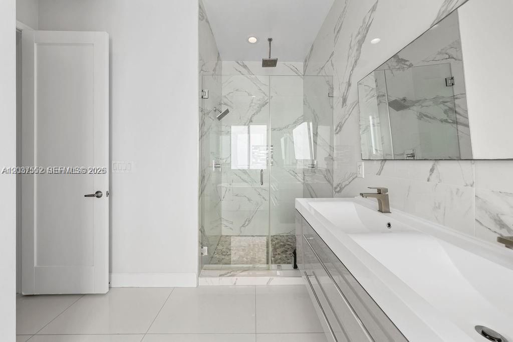 For Rent: $9,995 (4 beds, 4 baths, 2650 Square Feet)