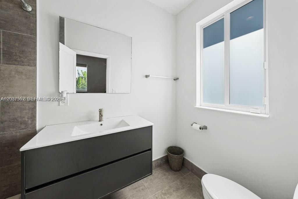 For Rent: $9,995 (4 beds, 4 baths, 2650 Square Feet)