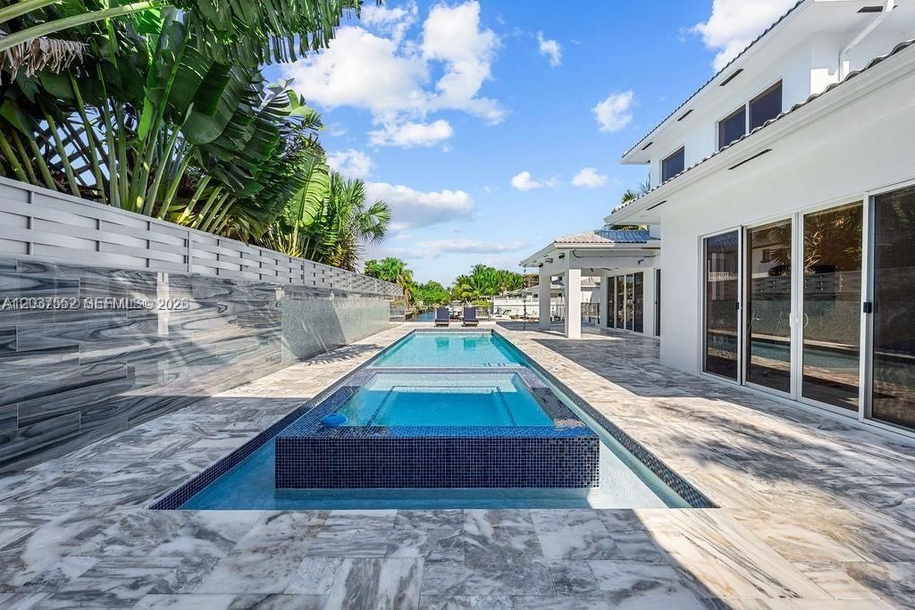 For Rent: $9,995 (4 beds, 4 baths, 2650 Square Feet)