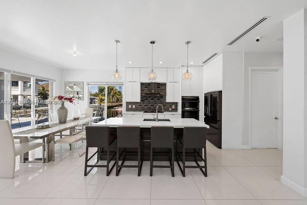 For Rent: $9,995 (4 beds, 4 baths, 2650 Square Feet)