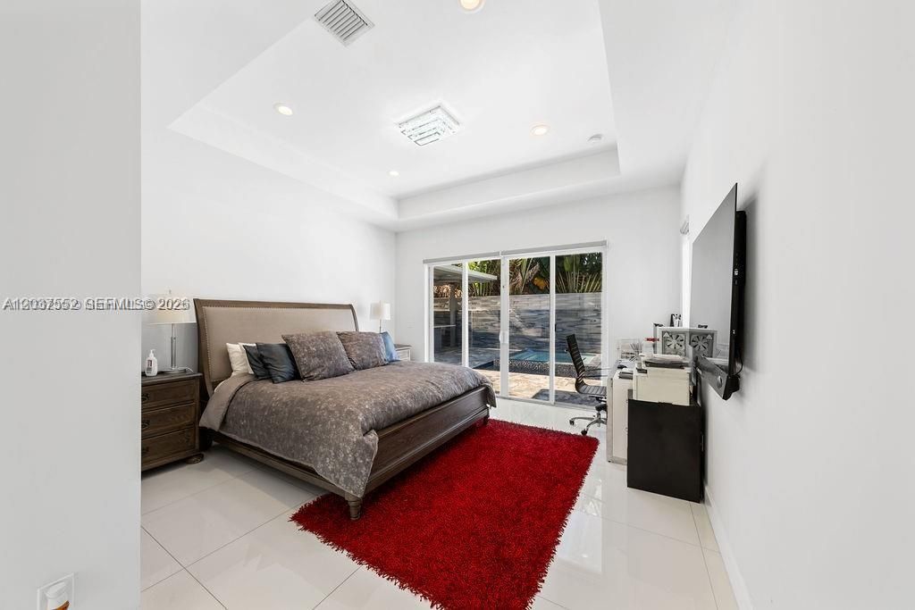 For Rent: $9,995 (4 beds, 4 baths, 2650 Square Feet)