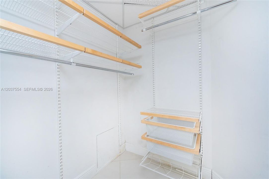 For Sale: $450,000 (0 beds, 1 baths, 598 Square Feet)