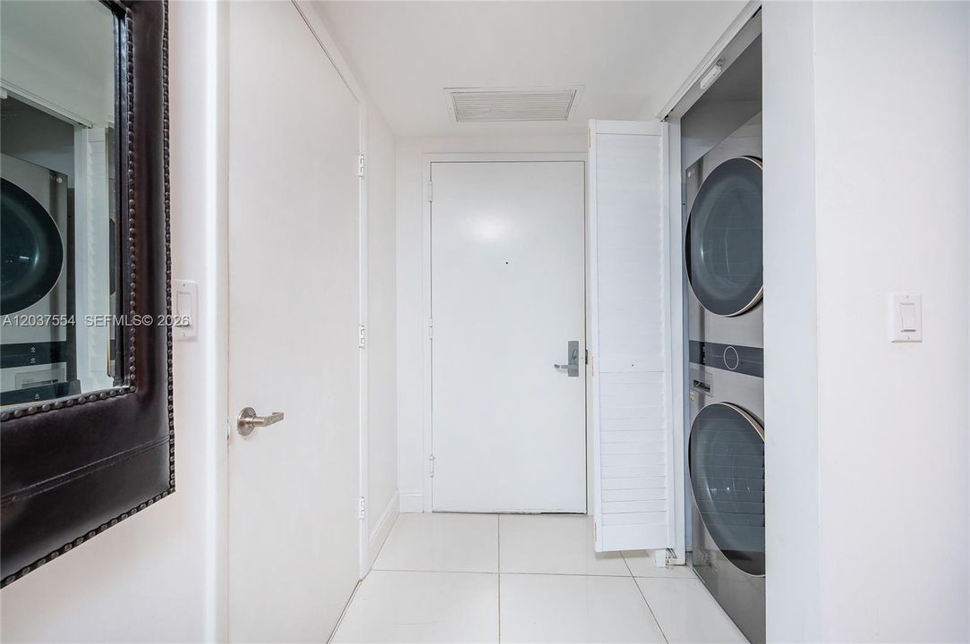 For Sale: $450,000 (0 beds, 1 baths, 598 Square Feet)