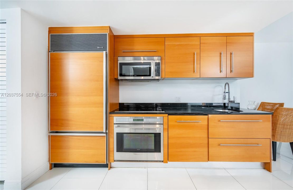 For Sale: $450,000 (0 beds, 1 baths, 598 Square Feet)