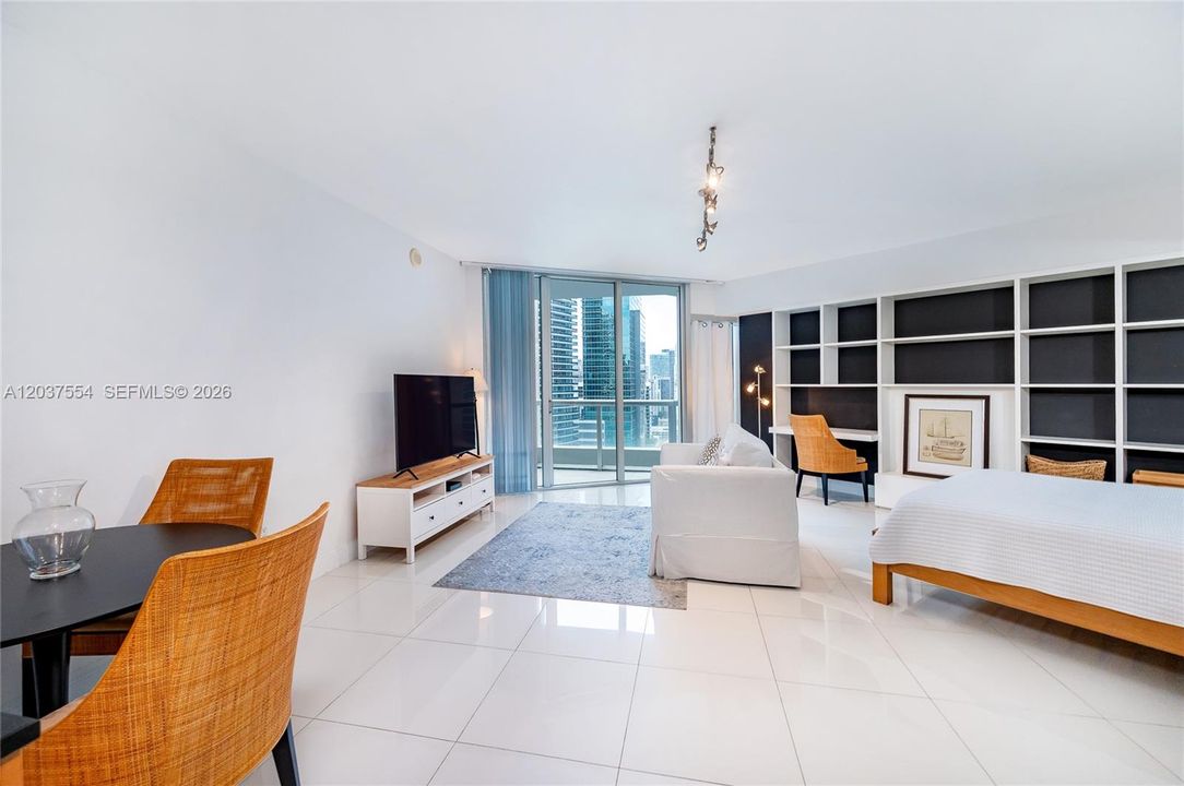 For Sale: $450,000 (0 beds, 1 baths, 598 Square Feet)