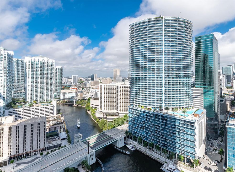 For Sale: $450,000 (0 beds, 1 baths, 598 Square Feet)