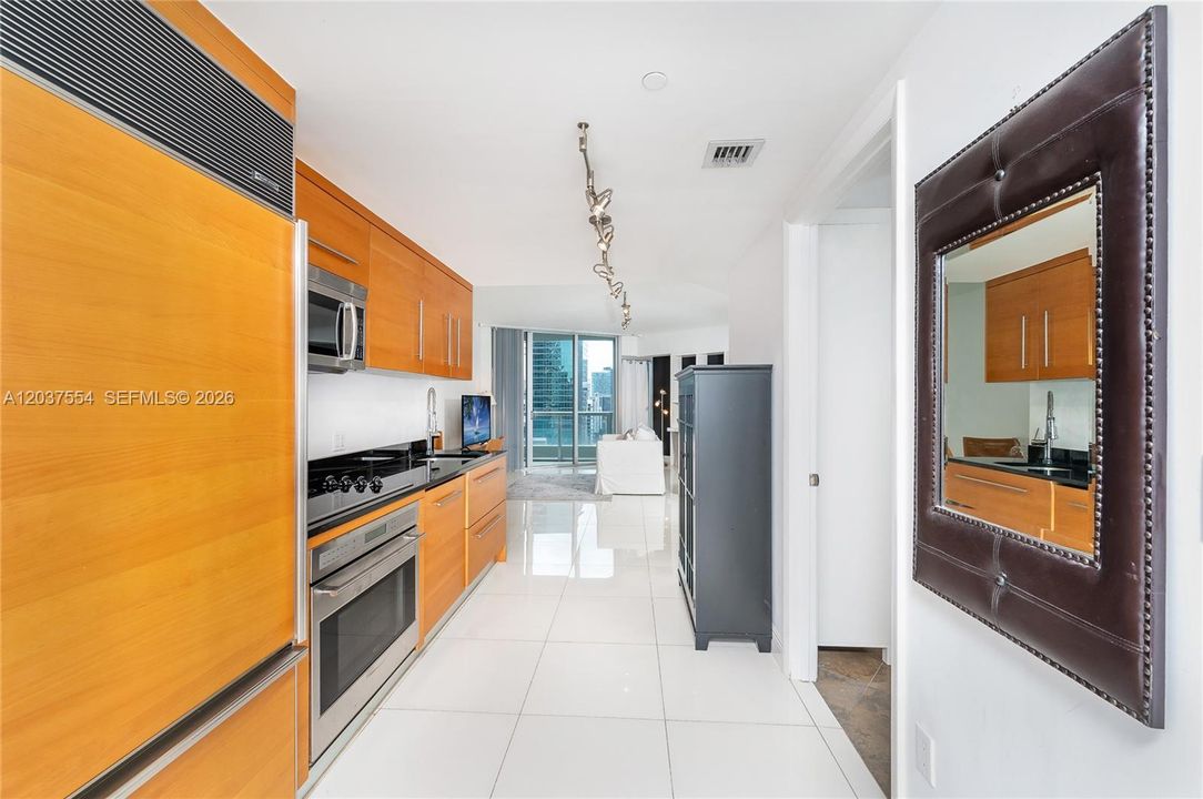 For Sale: $450,000 (0 beds, 1 baths, 598 Square Feet)
