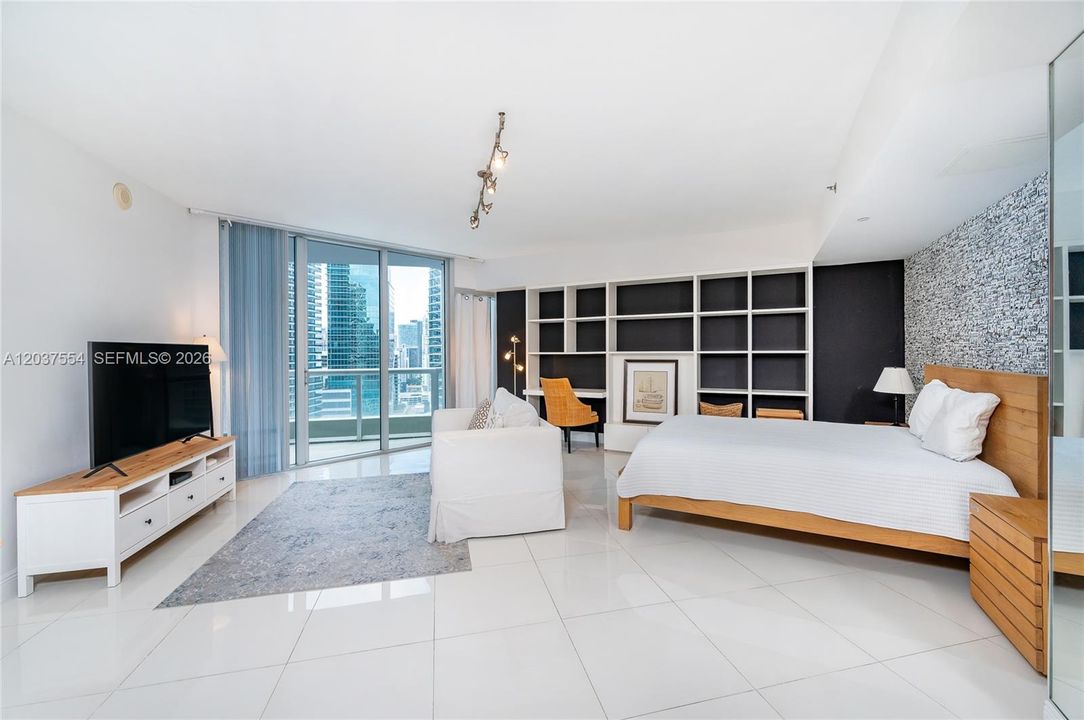 For Sale: $450,000 (0 beds, 1 baths, 598 Square Feet)