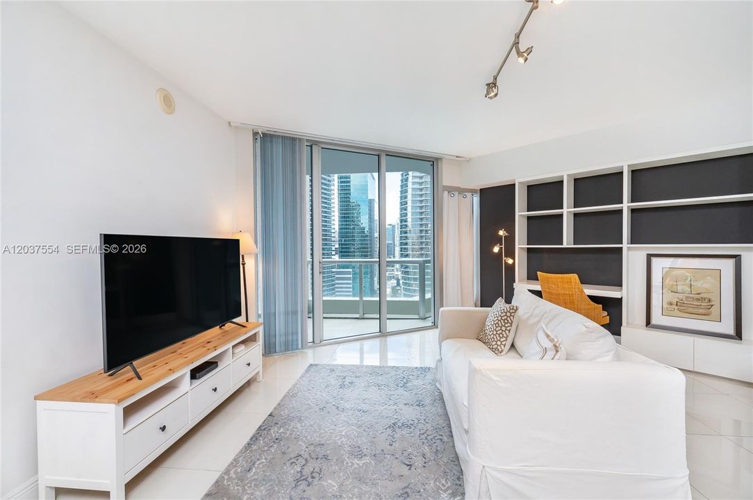 For Sale: $450,000 (0 beds, 1 baths, 598 Square Feet)