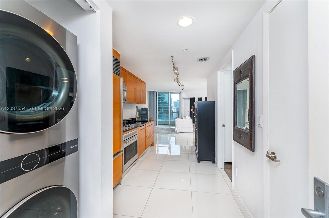 For Sale: $450,000 (0 beds, 1 baths, 598 Square Feet)