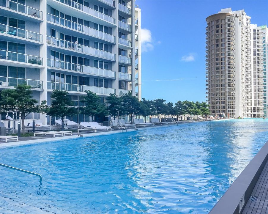 For Sale: $450,000 (0 beds, 1 baths, 598 Square Feet)