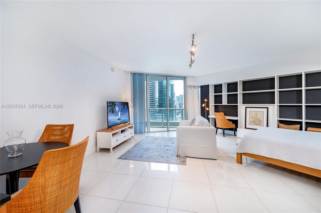 For Sale: $450,000 (0 beds, 1 baths, 598 Square Feet)