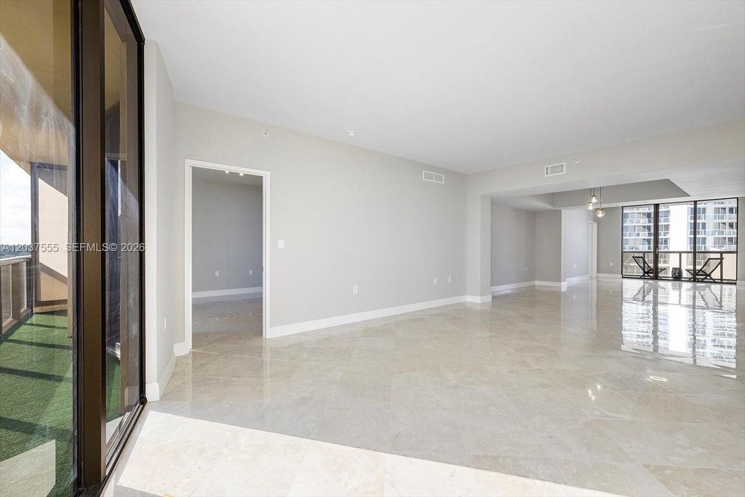 В аренду: $7,500 (2 спален, 2 ванн, 1798 Квадратных фут)