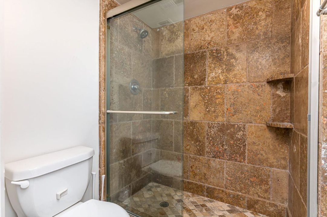E309 Bathroom