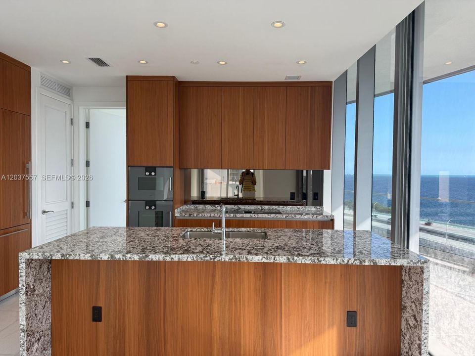 For Rent: $9,500 (2 beds, 2 baths, 1179 Square Feet)