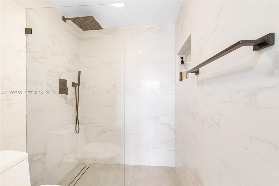 В аренду: $2,400 (1 спален, 1 ванн, 740 Квадратных фут)