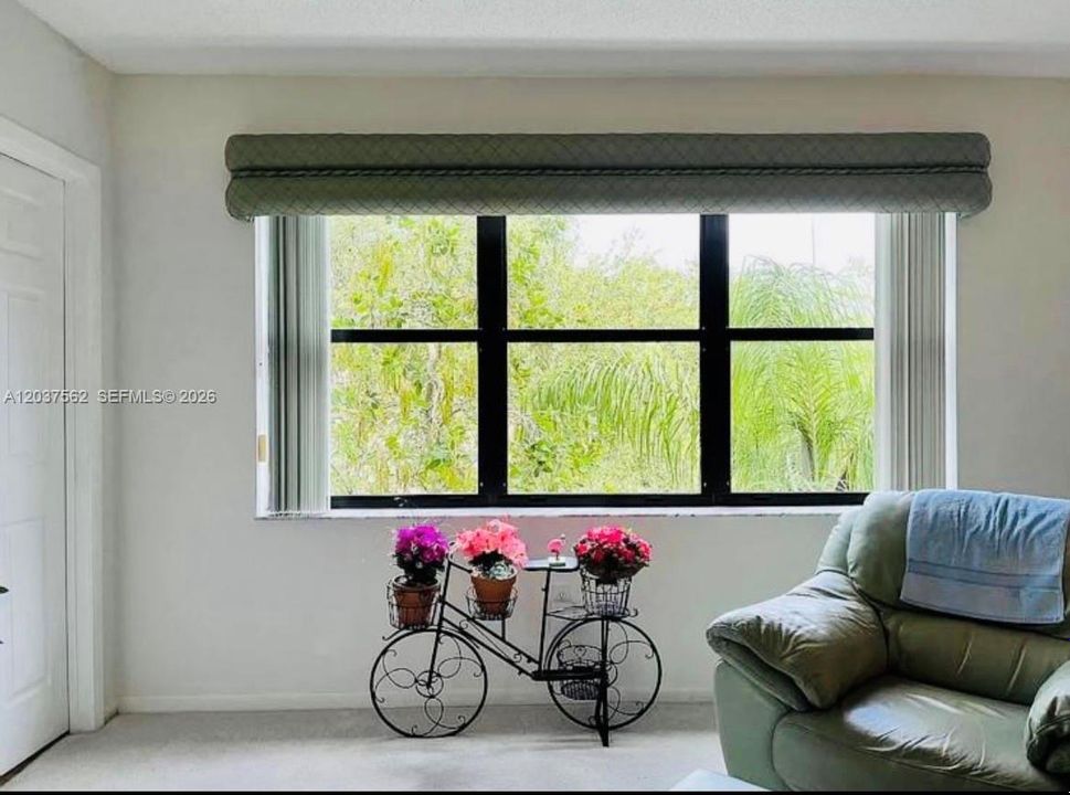 For Sale: $250,000 (2 beds, 2 baths, 1298 Square Feet)
