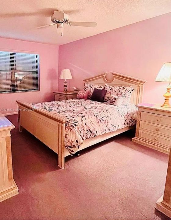 For Sale: $250,000 (2 beds, 2 baths, 1298 Square Feet)