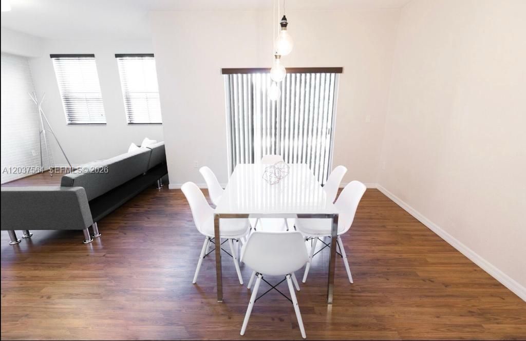 В аренду: $2,700 (3 спален, 2 ванн, 1123 Квадратных фут)