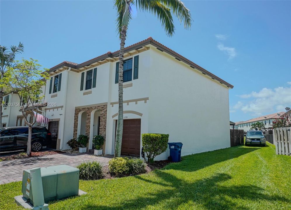 For Rent: $2,999 (3 beds, 2 baths, 1587 Square Feet)